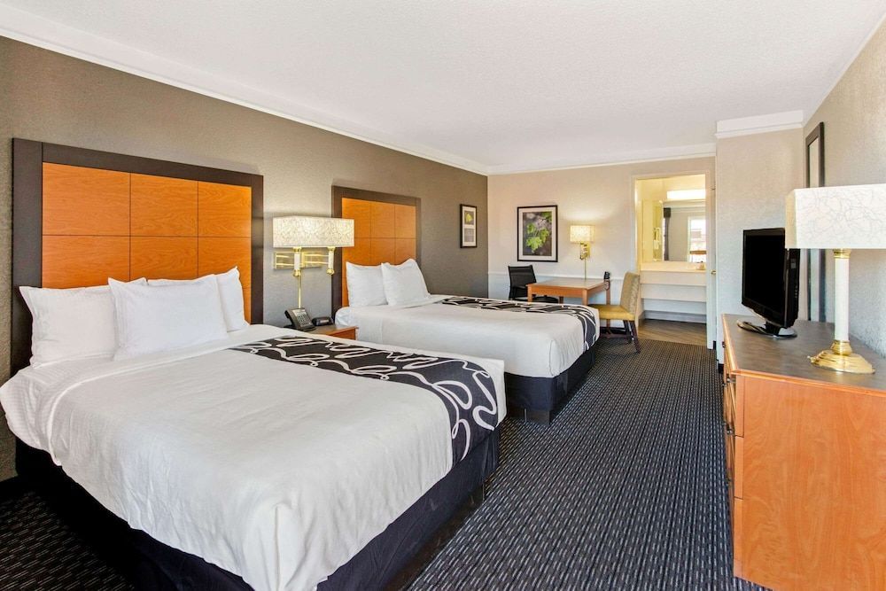 La Quinta Inn by Wyndham Santa Fe 1