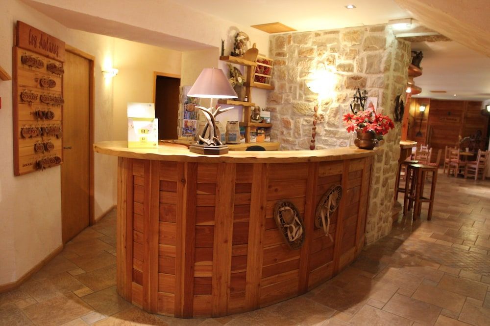 Logis Hôtel Les Autanes & Spa 2