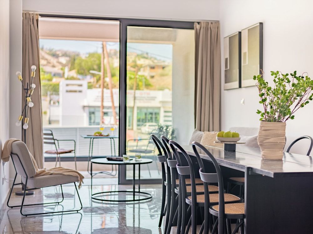 Sanders River Plaza - Airy 1 Bedroom Apartment With Balcony 1