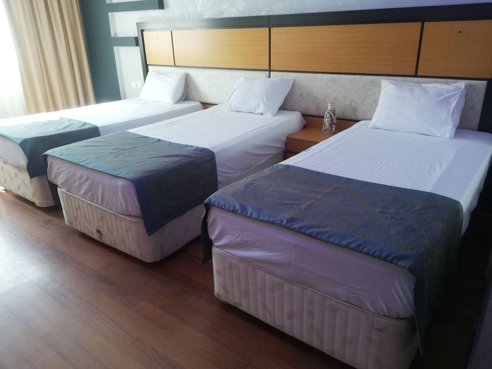Unaten Otel 1