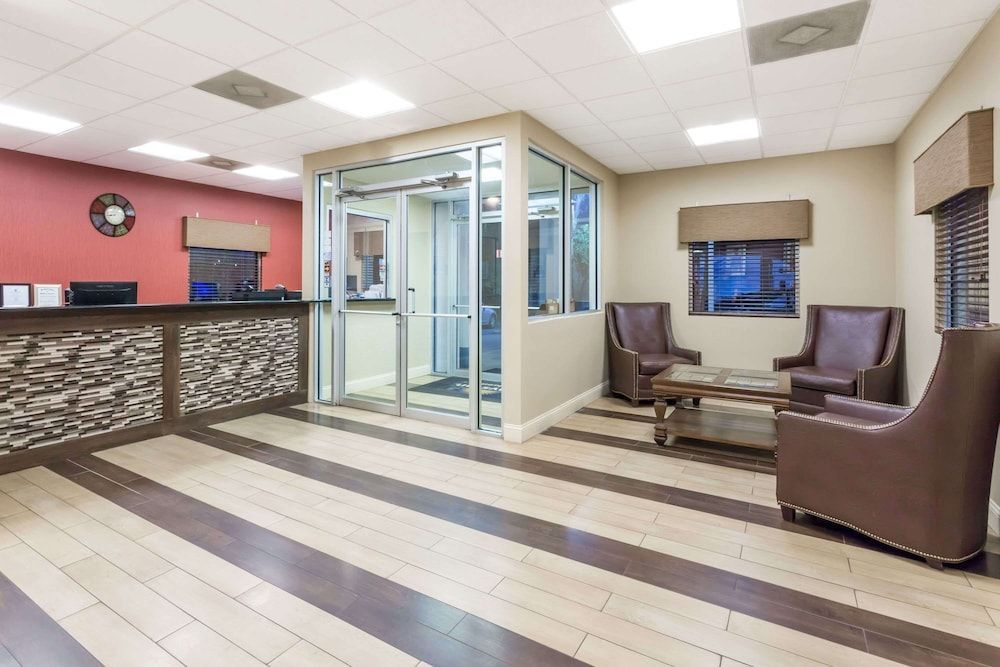 Days Inn by Wyndham Fredericksburg North 2