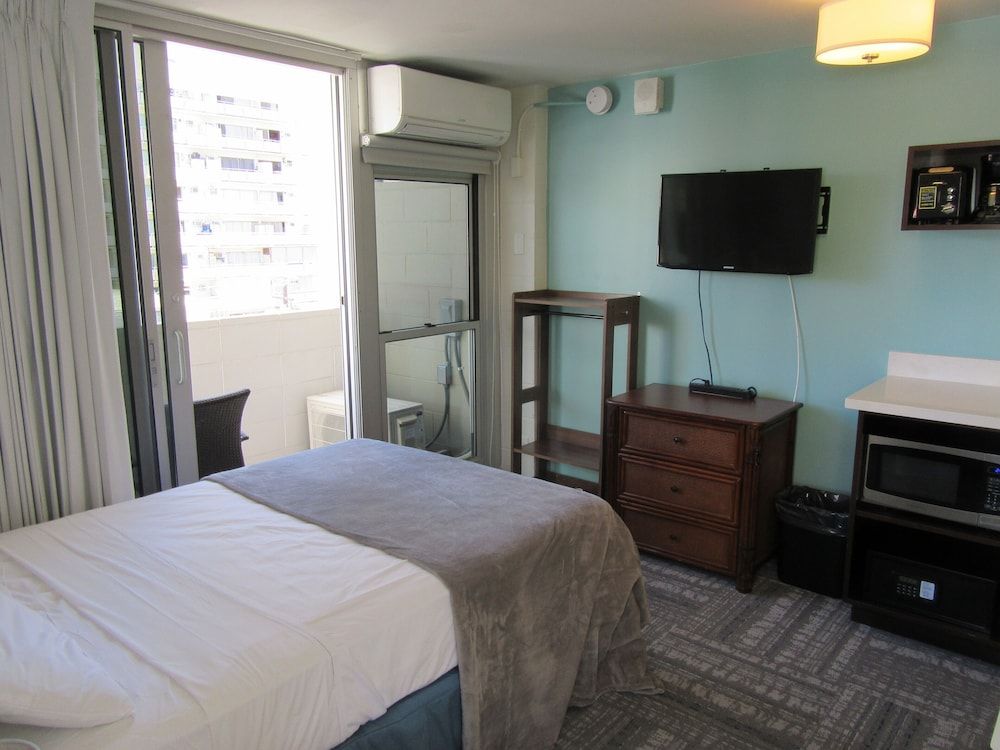 Waikiki Central Hotel - No Resort Fees 2