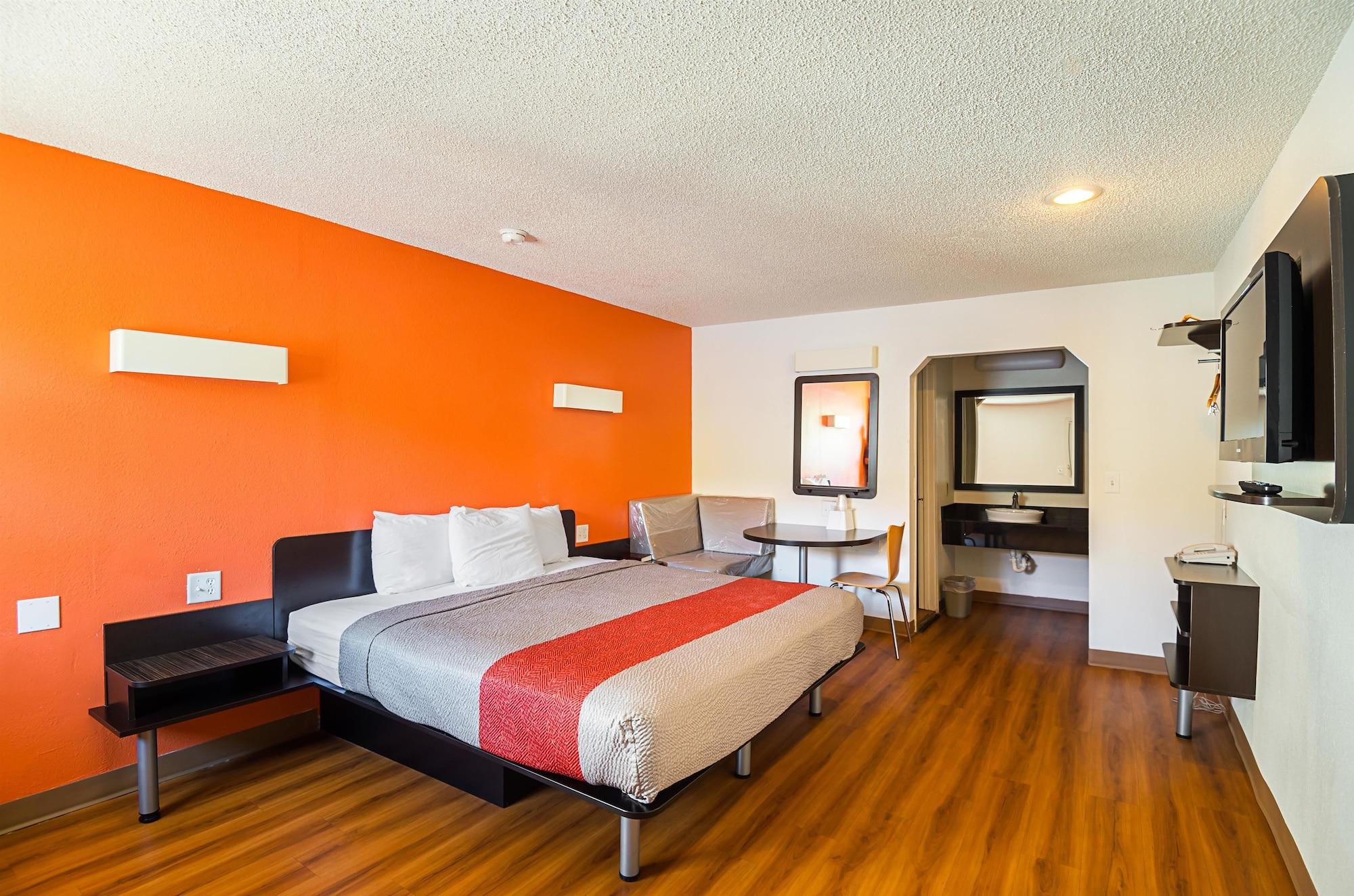 Motel6 Blue Springs, MO 2
