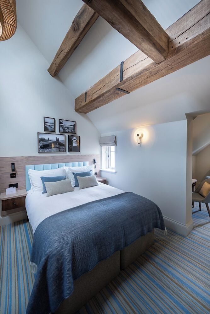 The Ship Hotel 2