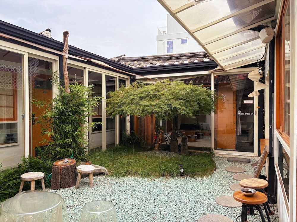 'Hanok Hanok' Boutique stay Hotel Seoul - 2min from Gyeongbokgung Palace station 1