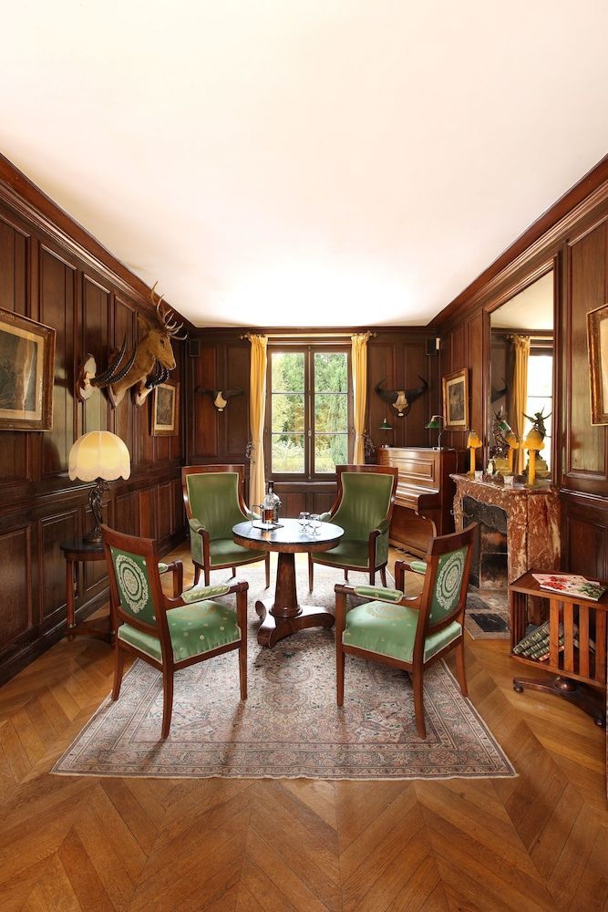 Hostellerie Du Château Les Muids 2