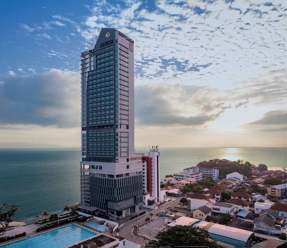 Hompton Hotel by the Beach 1