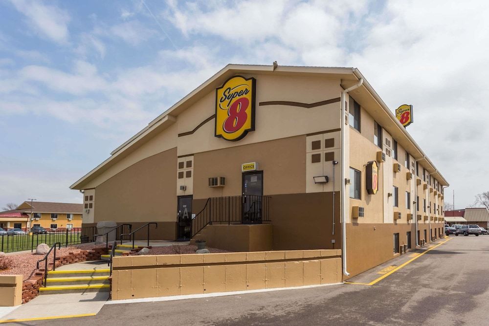 Super 8 by Wyndham Janesville 1