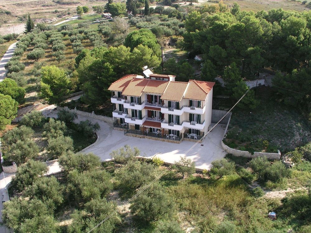 Almyros Studios & Apartments 1