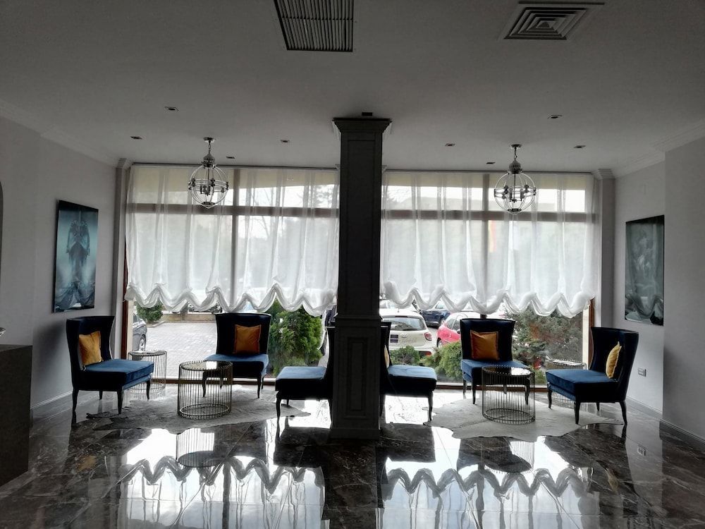 Royal Class Hotel 2