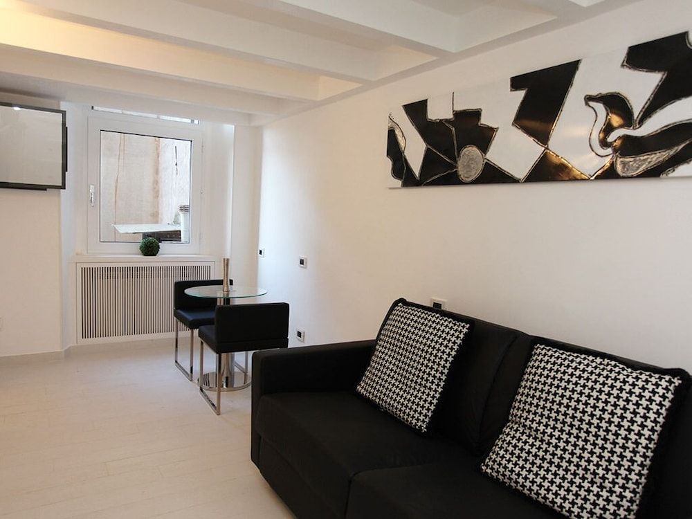 LHP Suite Roma Piazza di Spagna 1