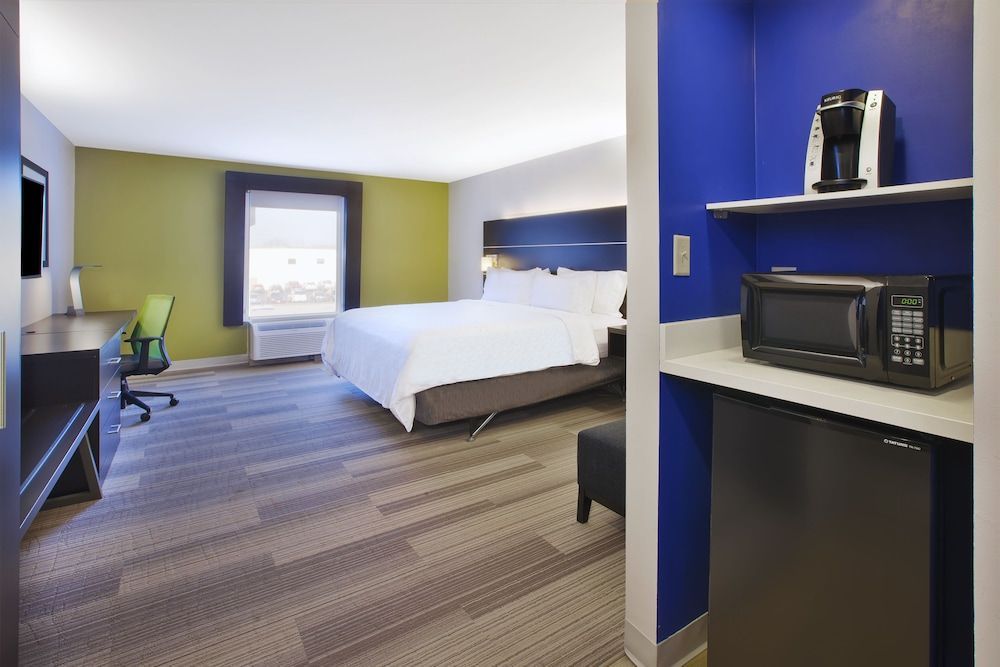 Holiday Inn Express TIFFIN by IHG 2