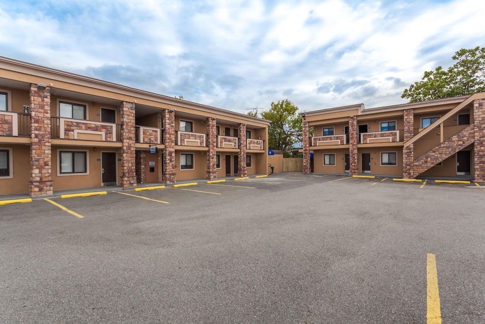 Travelodge by Wyndham South Hackensack 1