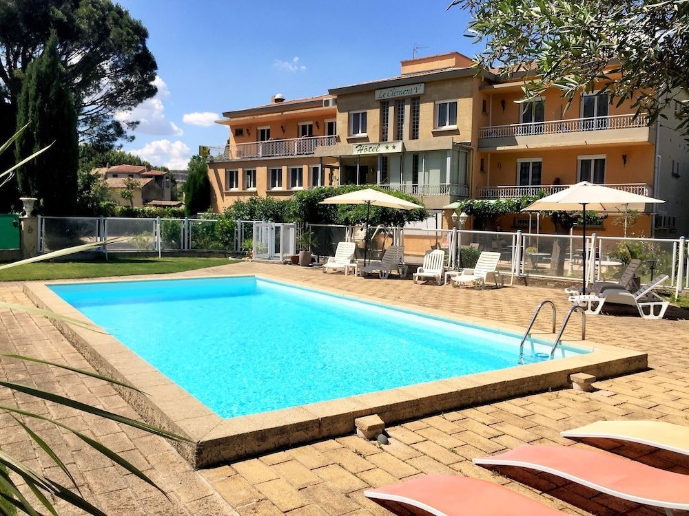 Logis Hôtel Le Clement V 1