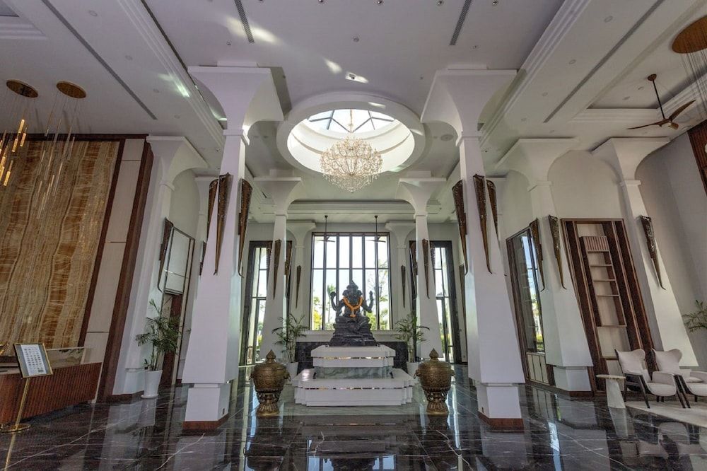 Castle Bayview Resort & Spa 2