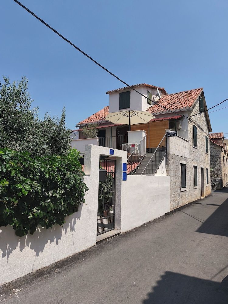 Guesthouse Trogir Proto-Free parking 1