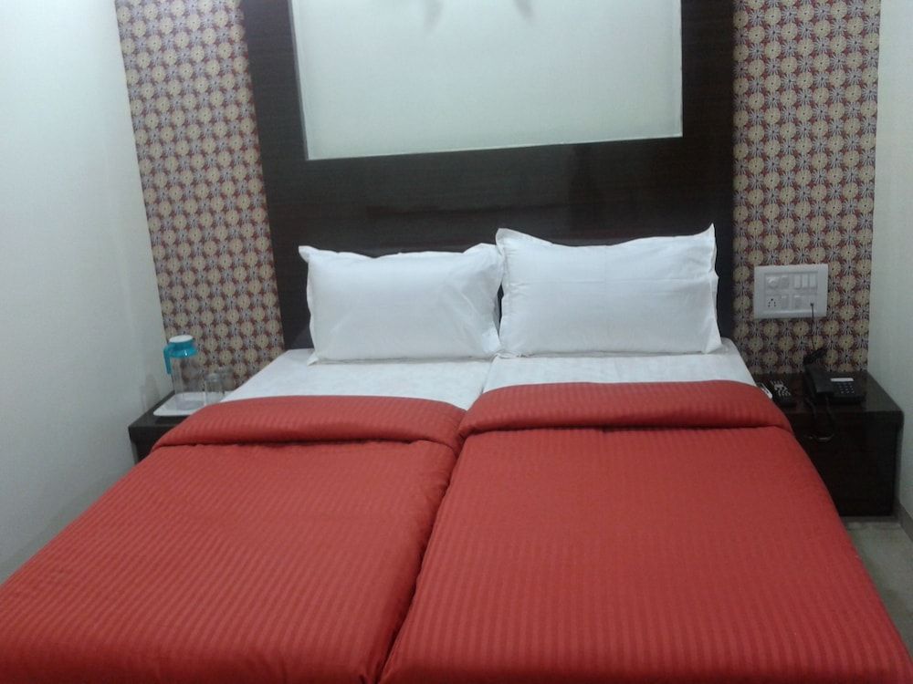 Skyway Inn 2
