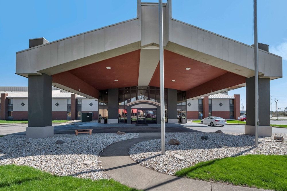 Suburban Studios Lafayette 1