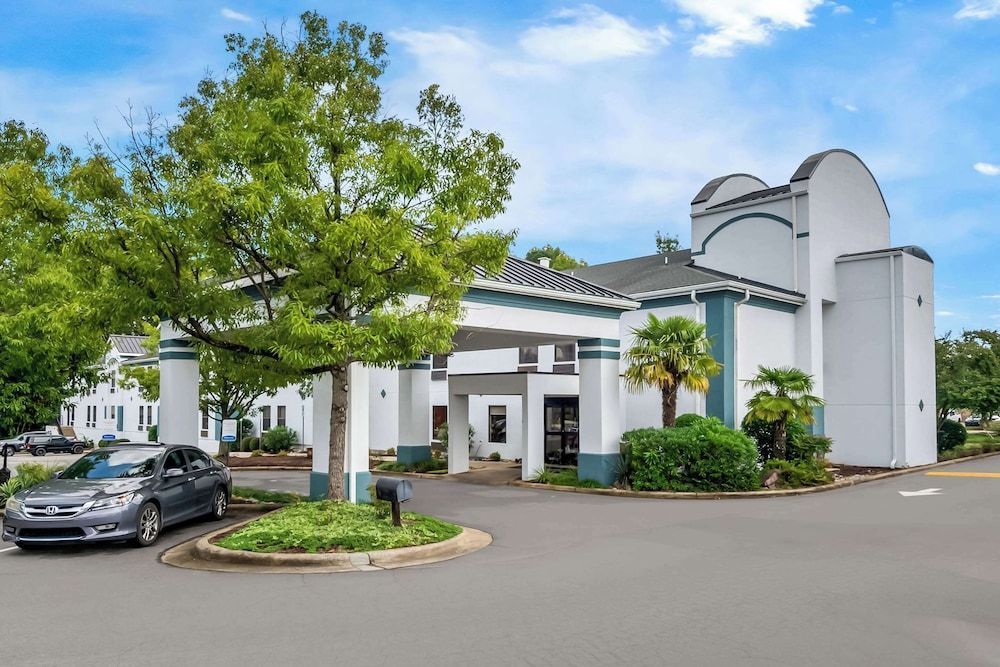 Clarion Pointe Apex - Holly Springs 1