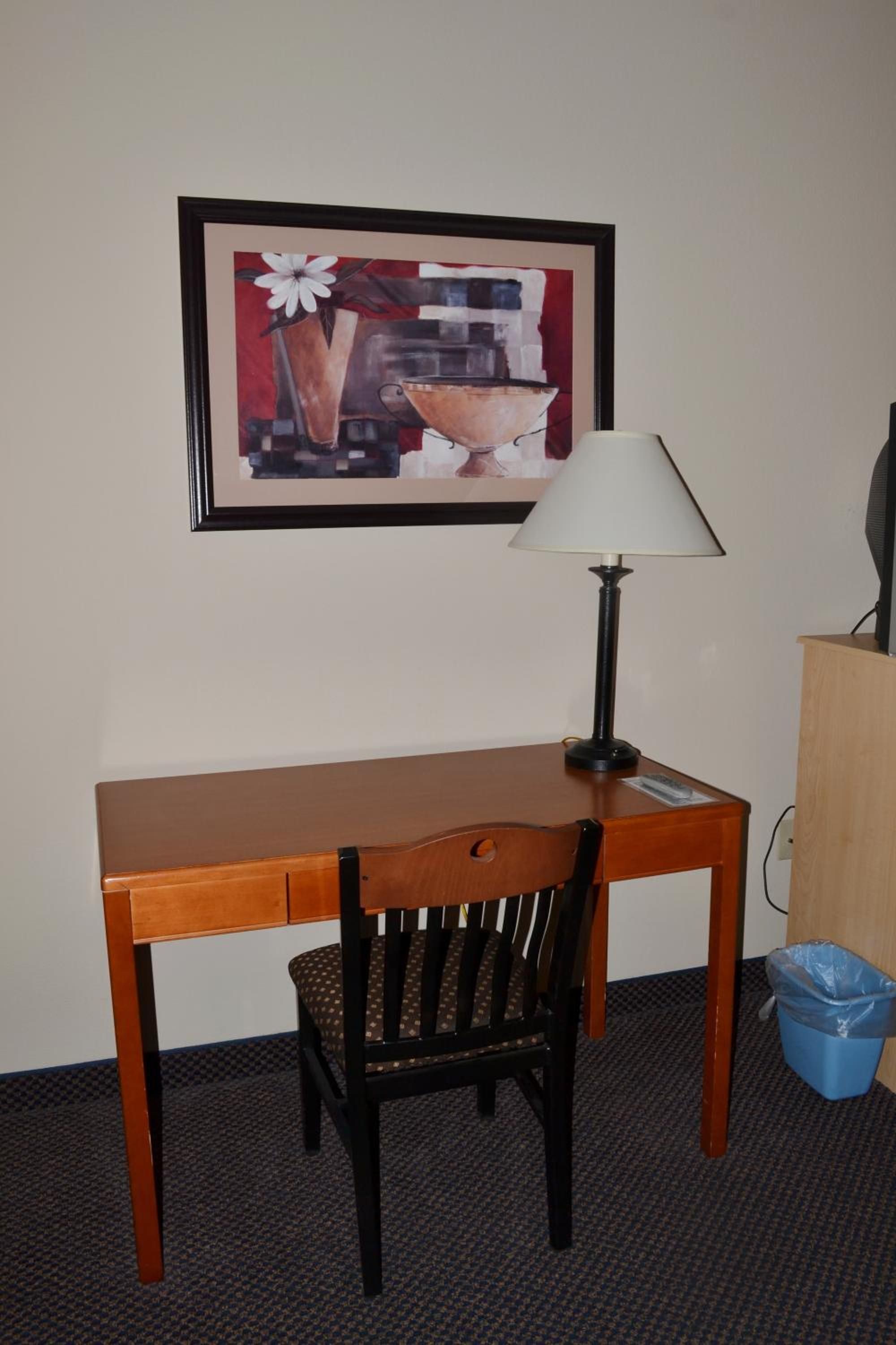 Paola Inn and Suites 2