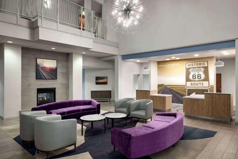 La Quinta Inn & Suites by Wyndham Springfield Airport Rte 66 2