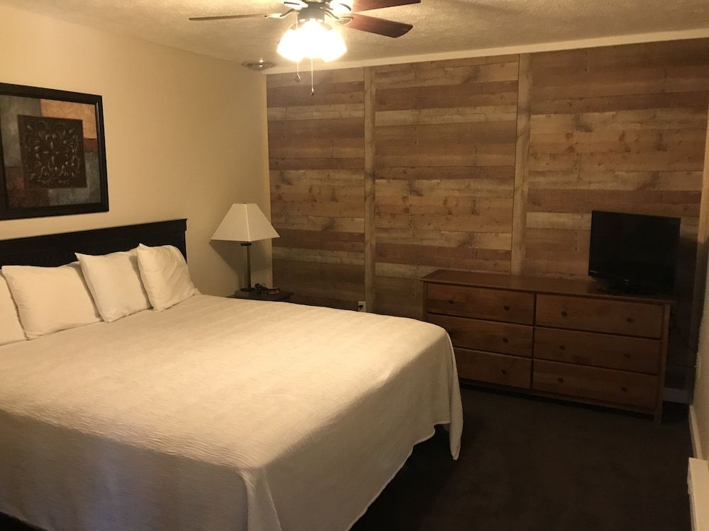 Carriage House Country Club 2