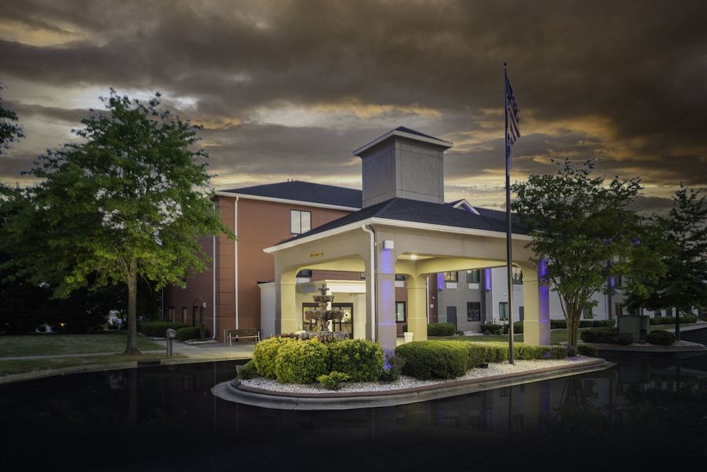 Holiday Inn Express CLAYTON (SE RALEIGH) by IHG 1