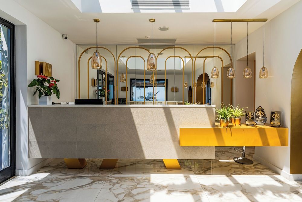 Cresanto Luxury Suites 2