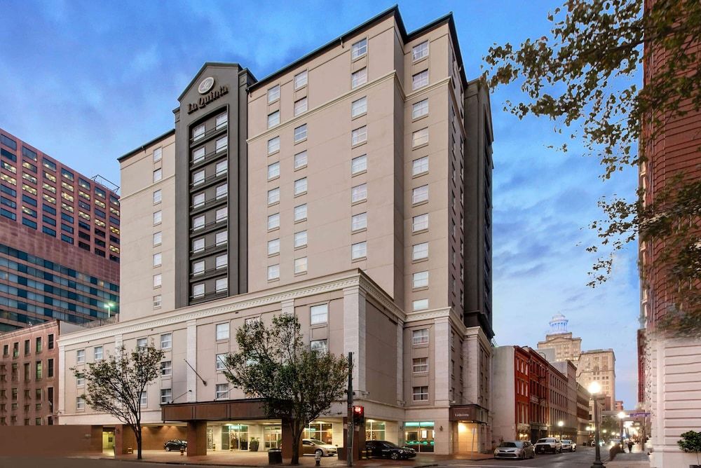 La Quinta Inn & Suites by Wyndham New Orleans Downtown 1