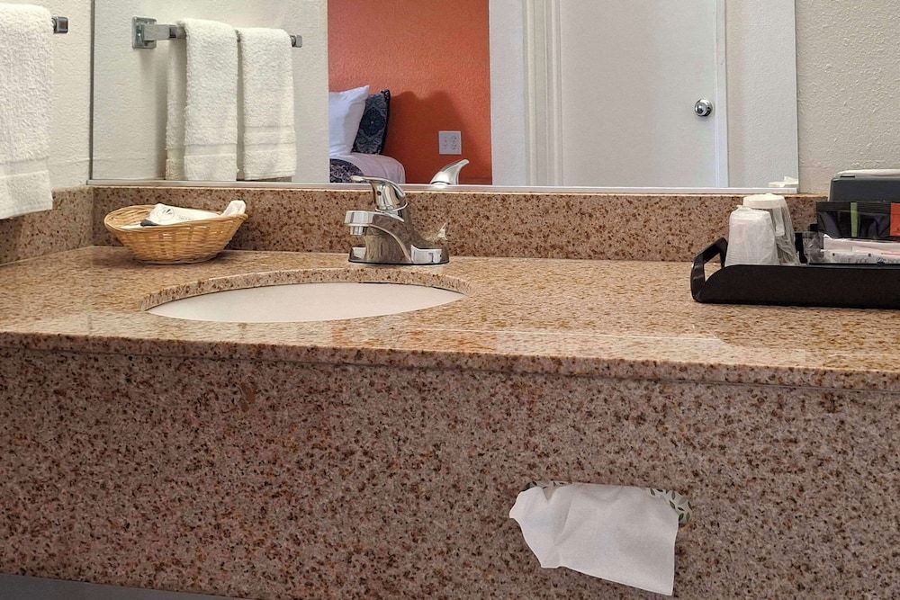 Rodeway Inn Alameda-Oakland 2