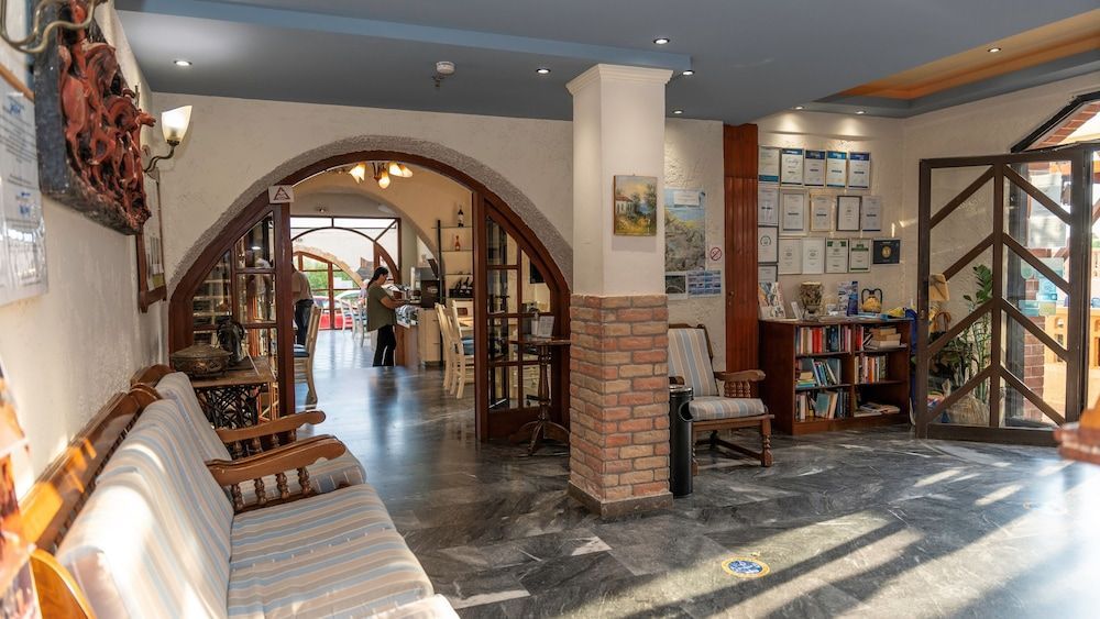 Evina Rooms & Suites 2