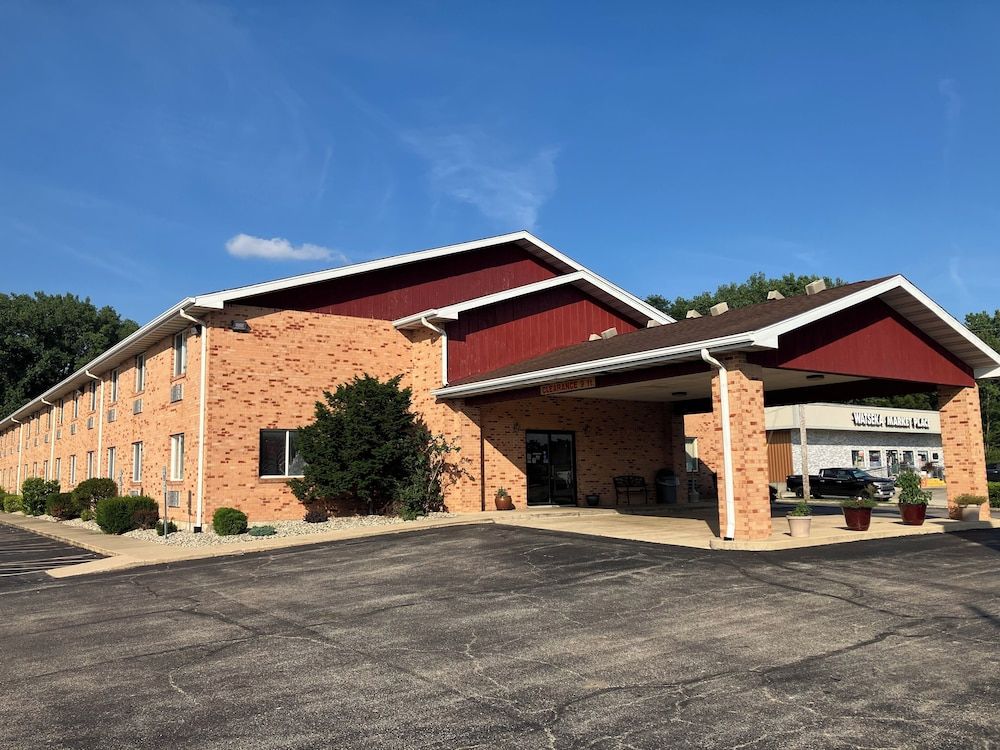 Watseka 24 Inn & Suites 1