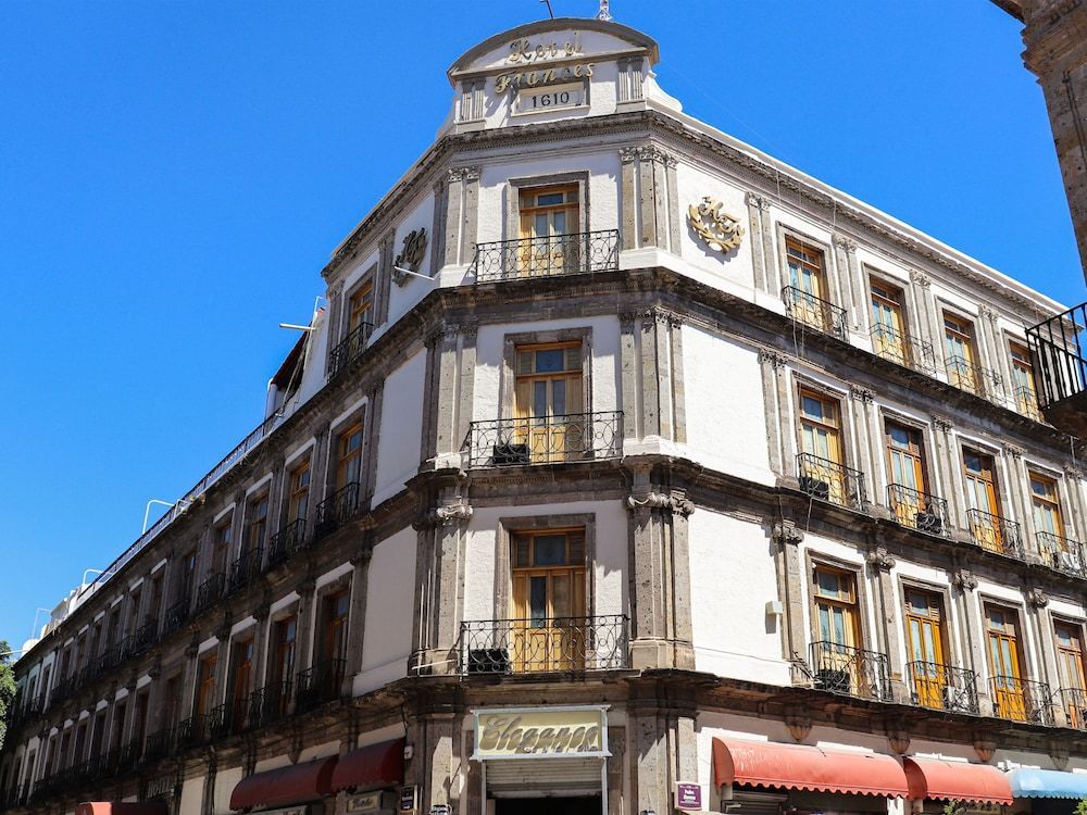 Hotel Frances 1