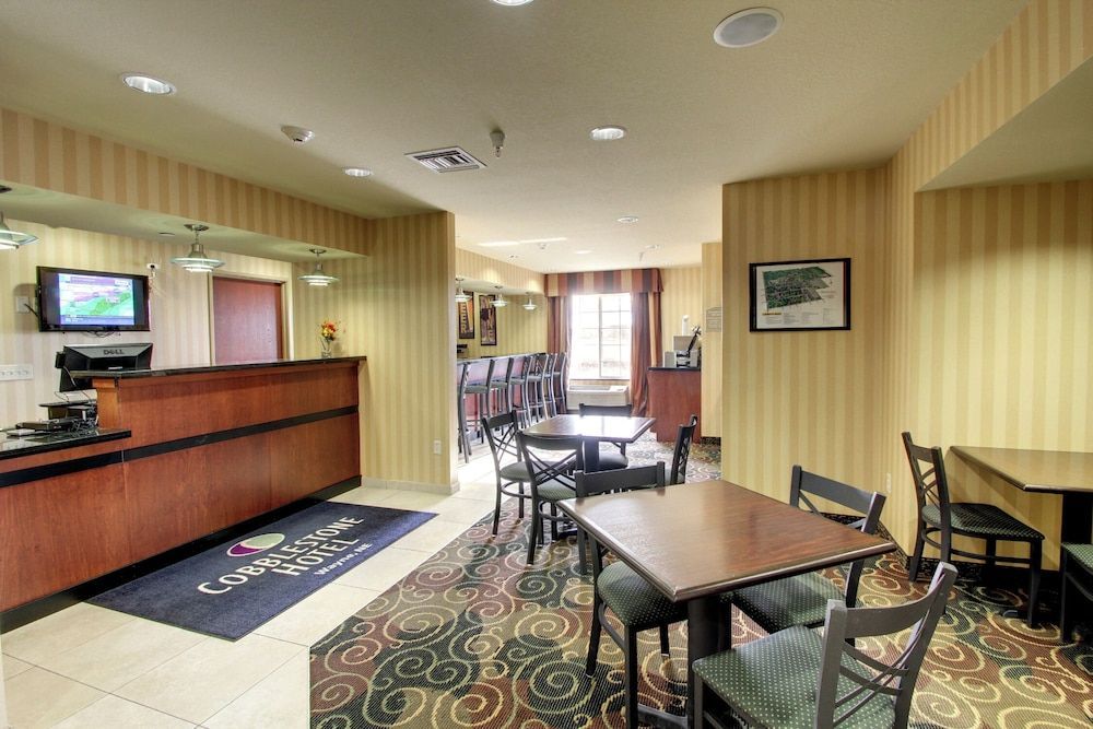 Cobblestone Hotel - Wayne 2