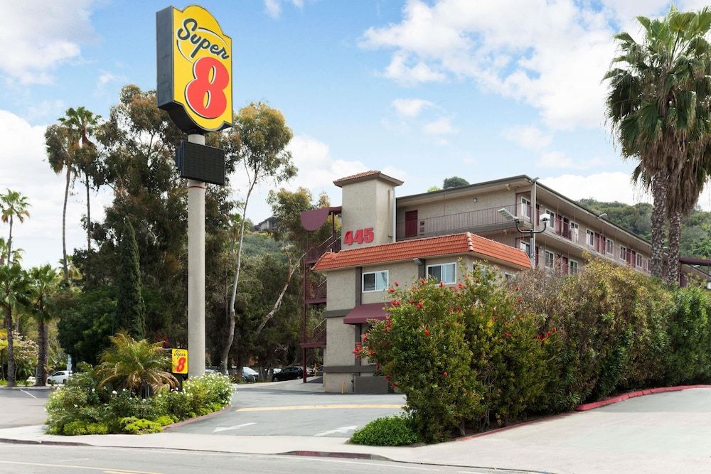 Super 8 by Wyndham San Diego Hotel Circle 1