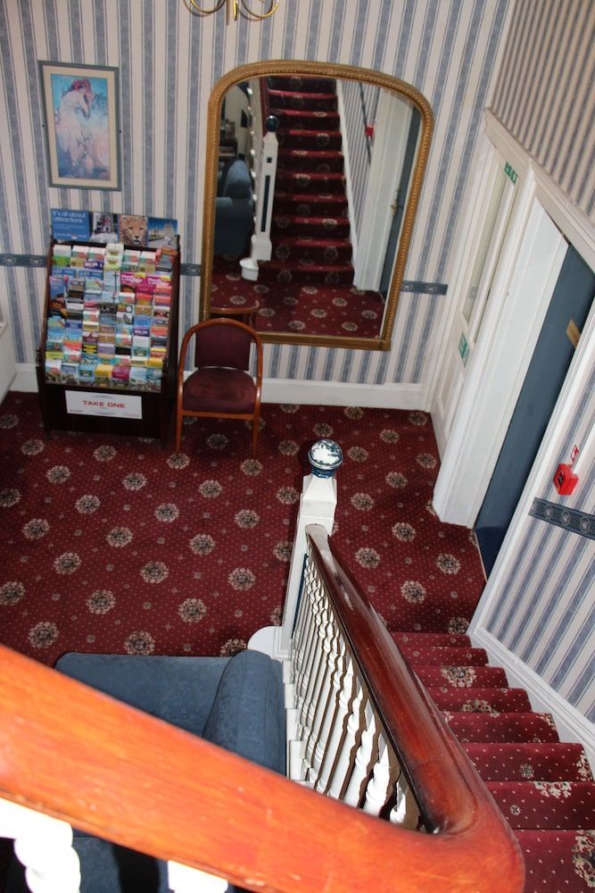 Russell Hotel 2