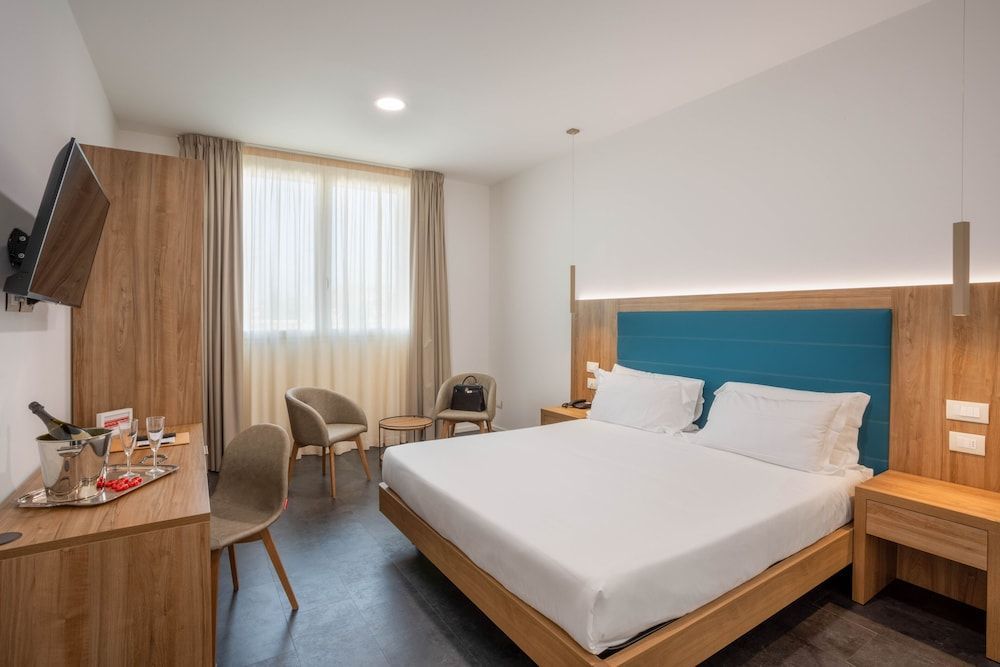 V Hotel 1