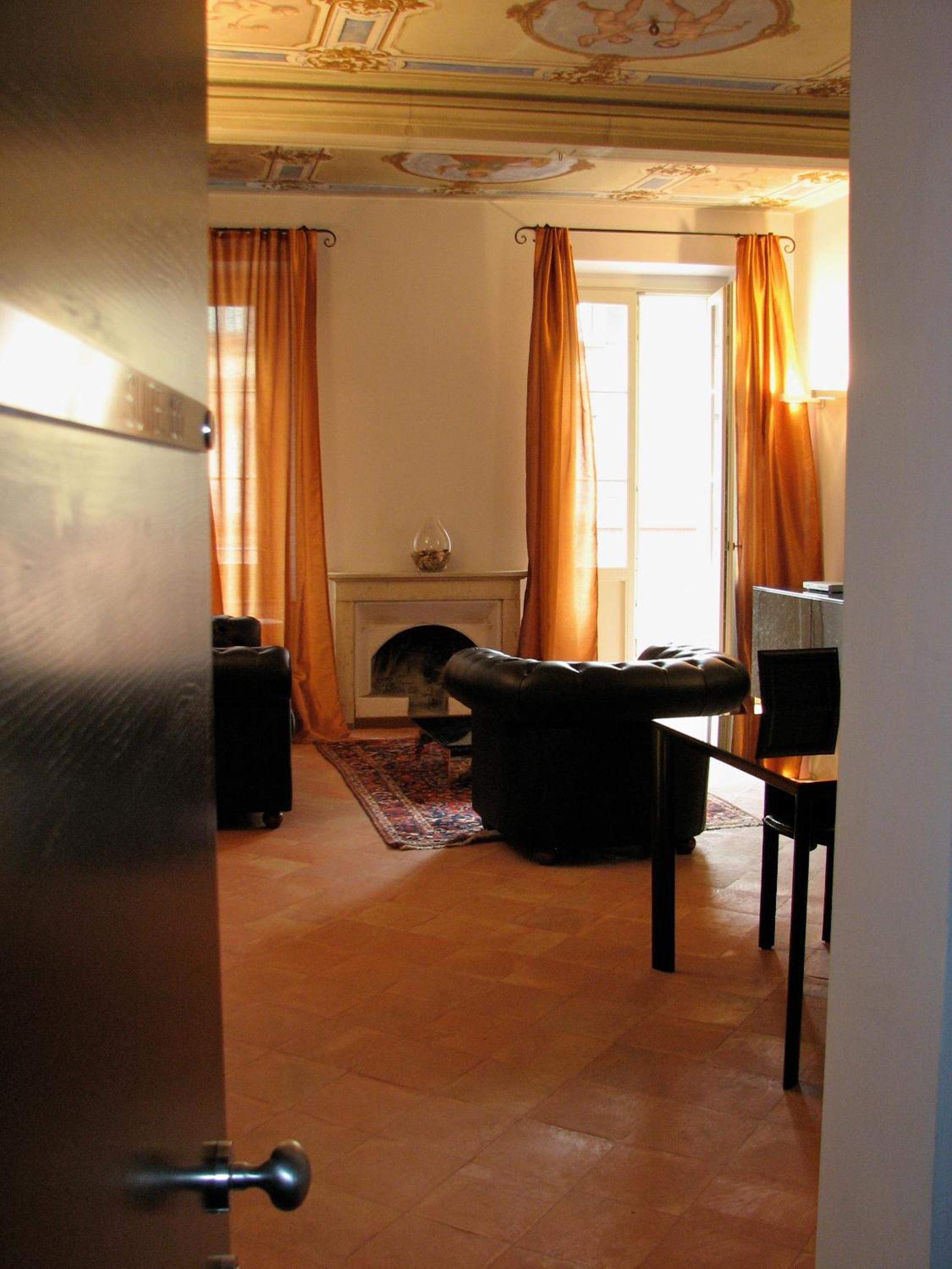 Parizzi Suites&Studio Restaurant 1