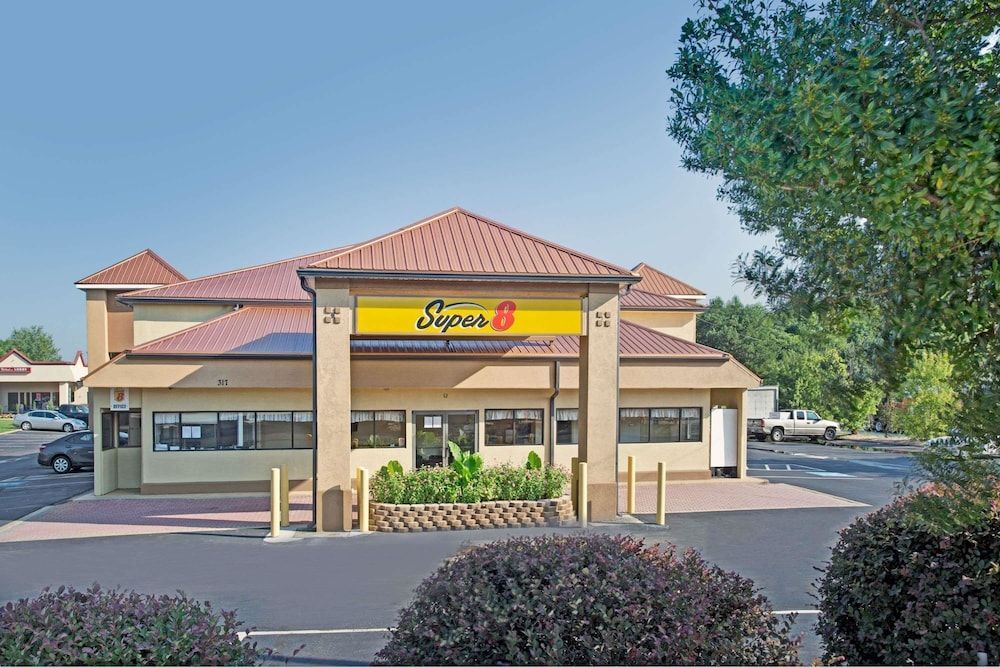 Super 8 by Wyndham Suwanee 1