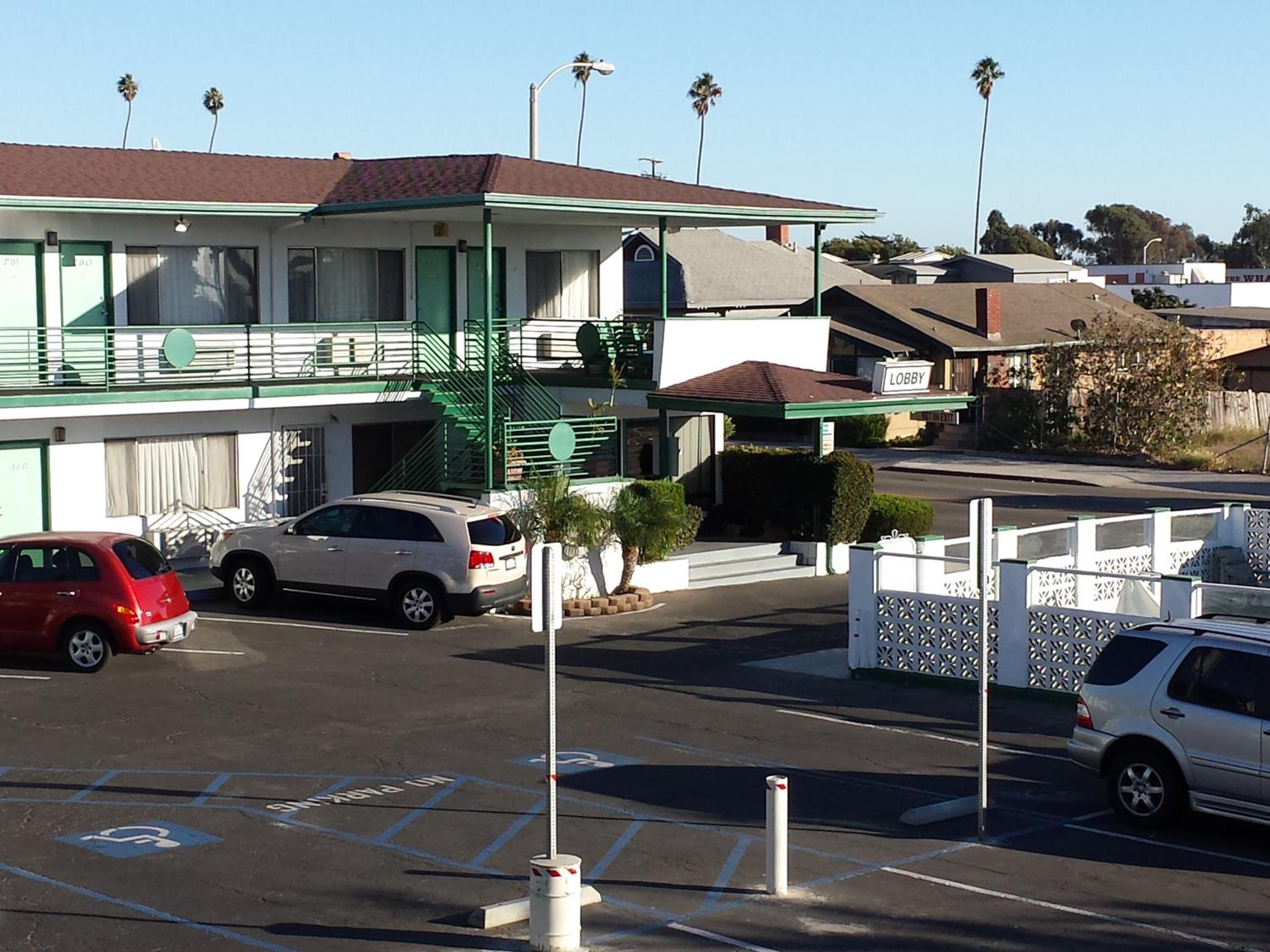 Travelers Beach Inn 2