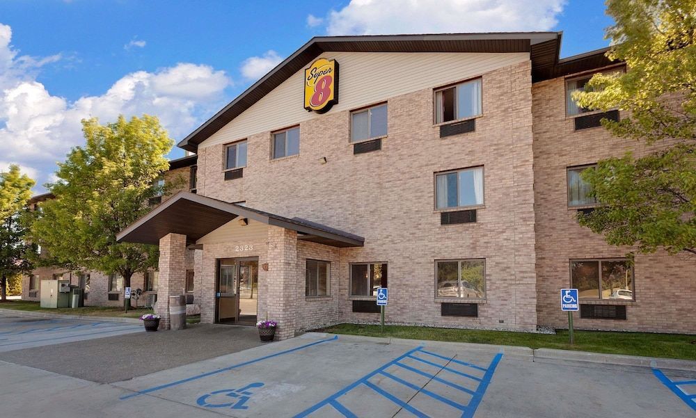 Super 8 by Wyndham Mt. Pleasant 1