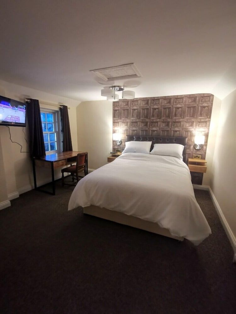 The Redwell Inn 2