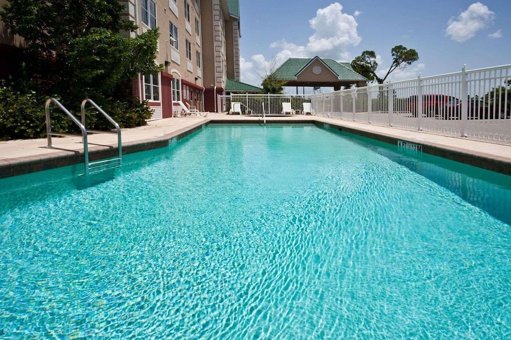 Country Inn & Suites by Radisson, Port Charlotte, FL 1