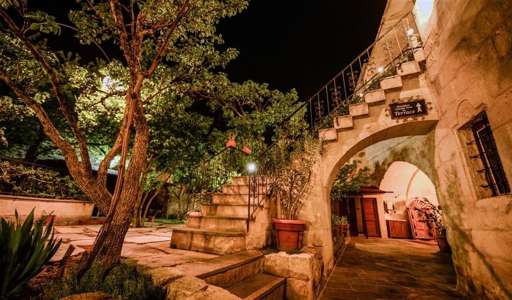 Elysee Cave House 2