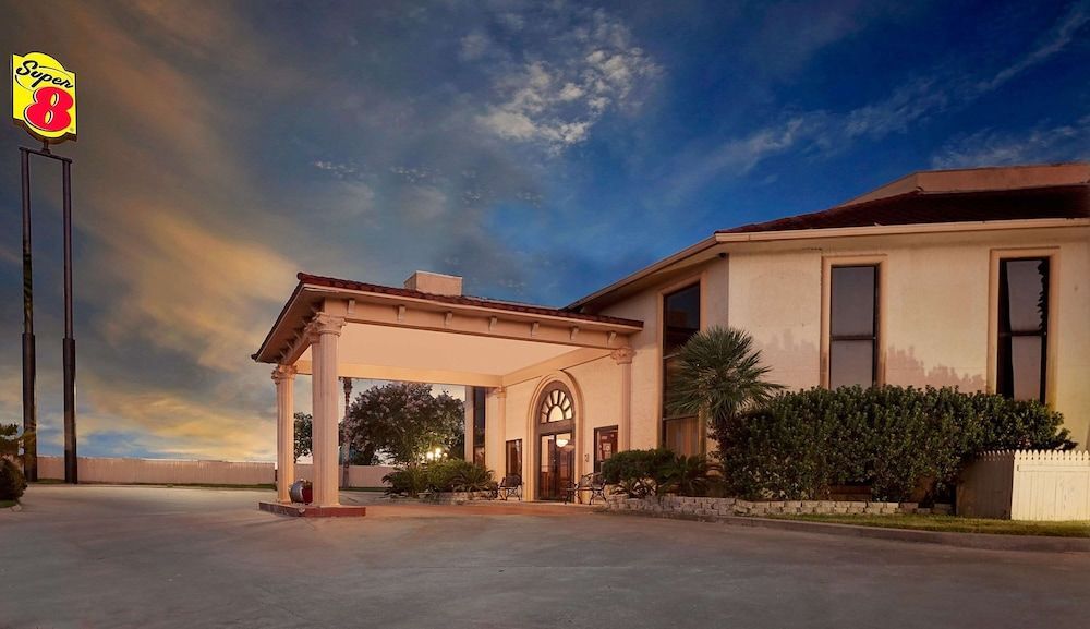 Super 8 by Wyndham Corpus Christi Northwest 1