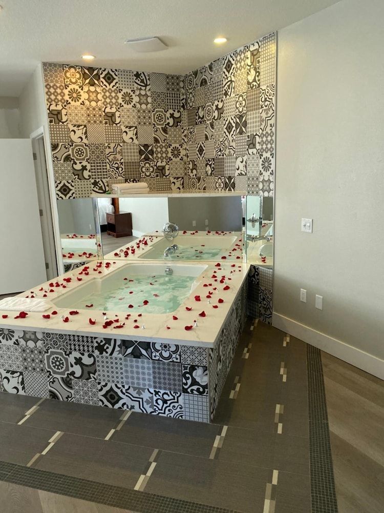 Mid City Inn and Suites 1