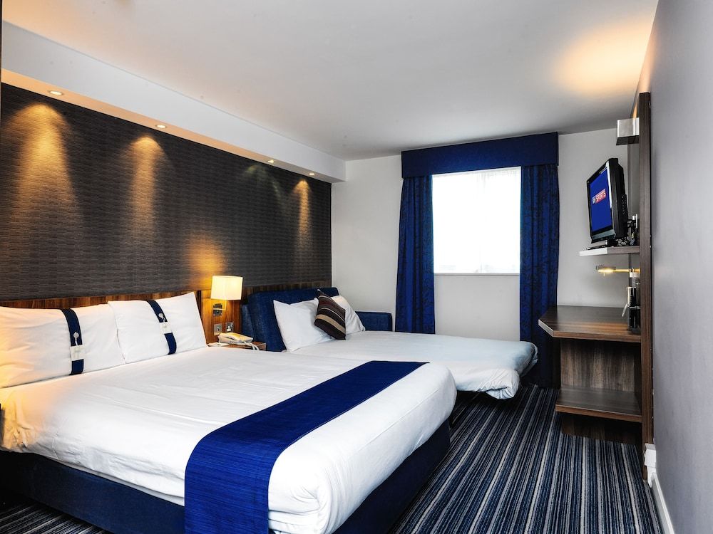 Holiday Inn Express LONDON GATWICK - CRAWLEY by IHG 2
