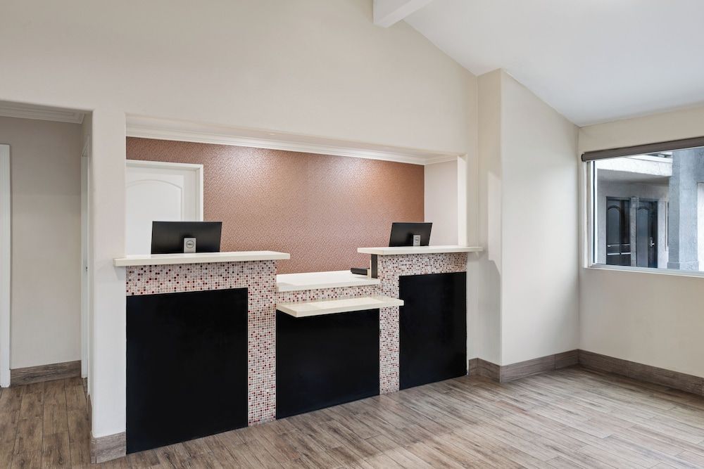 Solara Inn and Suites 2