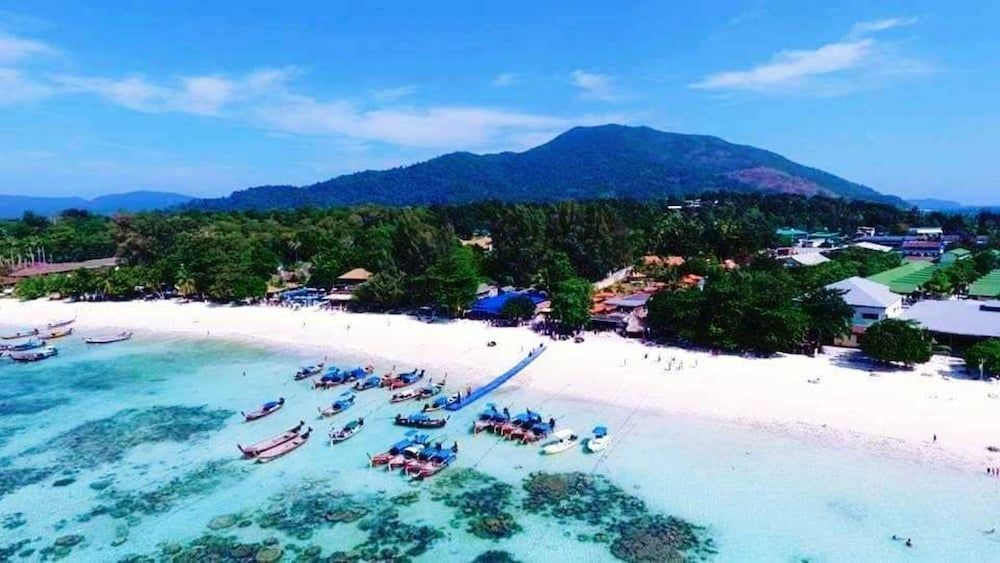 Charming Lipe Beach Resort 1