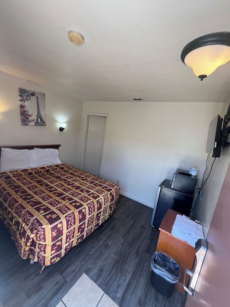 World Motel 2